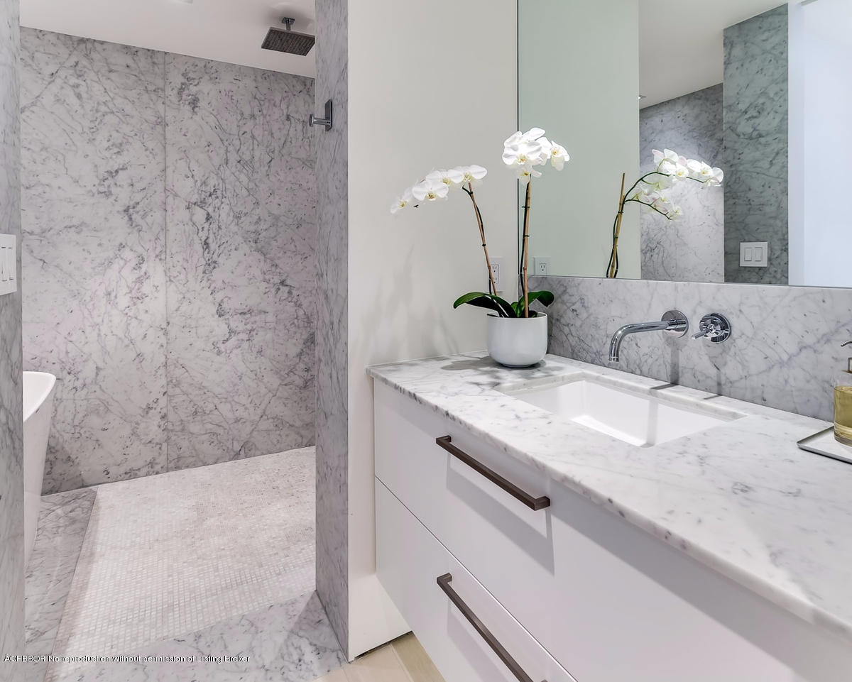 2165 Ibis Isle Road, Unit 4 Palm Beach, FL 33480 - Photo 8 of 11 Master Bath