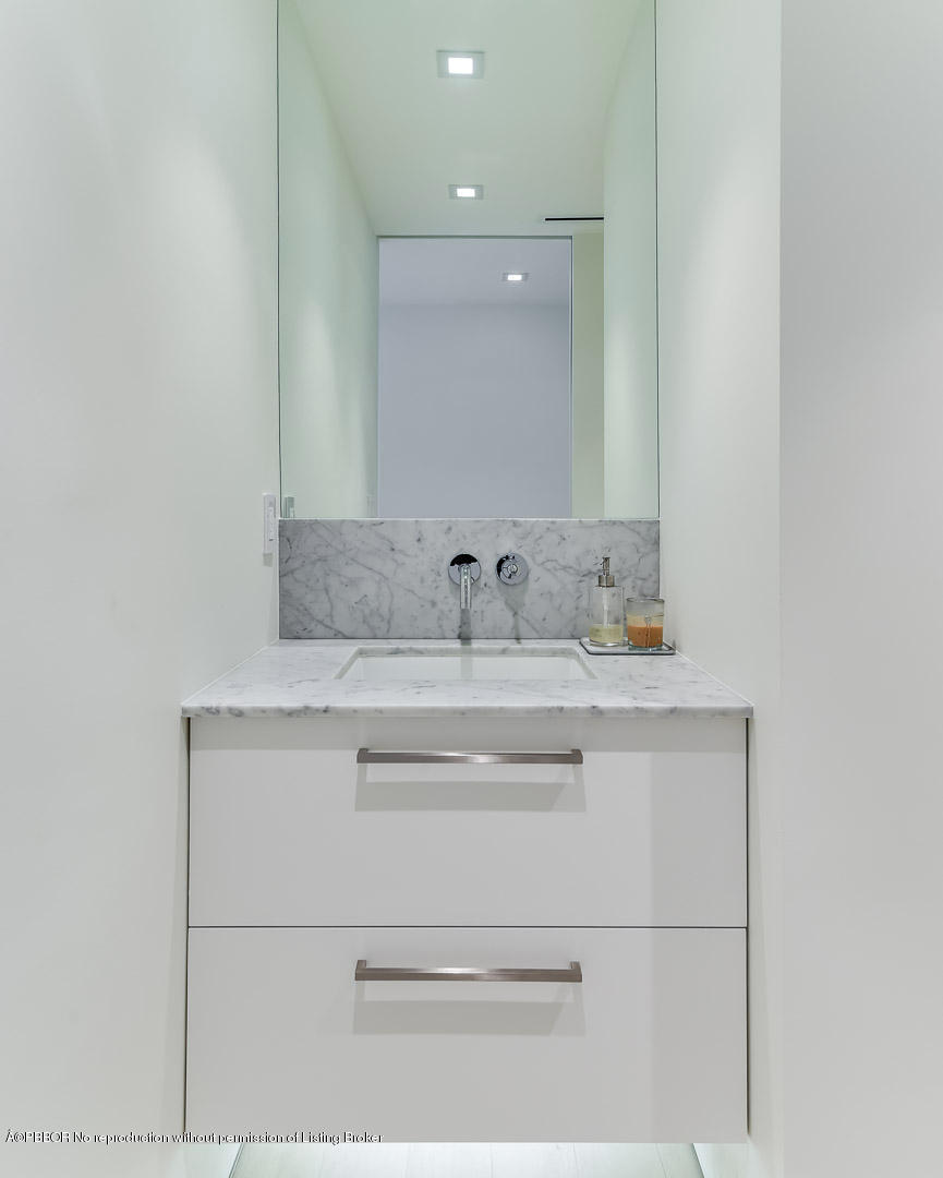 2165 Ibis Isle Road, Unit 4 Palm Beach, FL 33480 - Photo 9 of 11 Powder Room