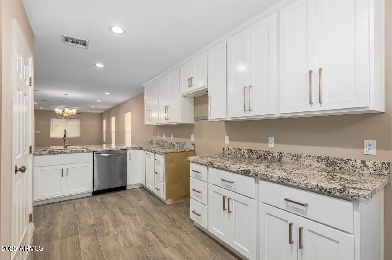 3828 West Latham Street Phoenix, AZ 85009 - Photo 4 of 12 image (18)