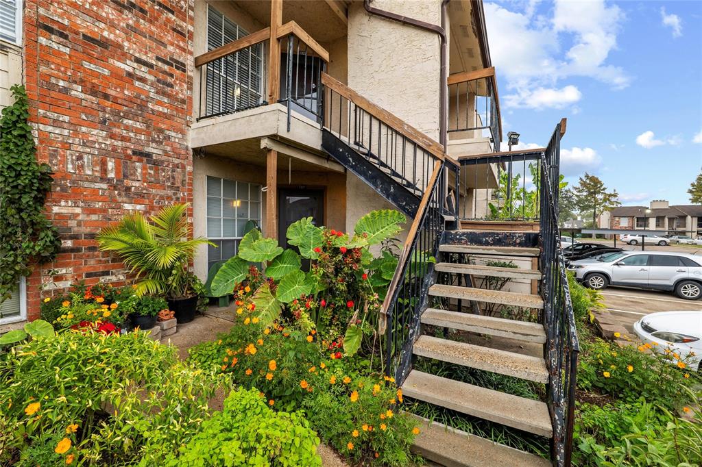 12482 Abrams Road, Unit 1327 Dallas, TX 75243 - Photo 25 of 32 a front view of a house with a yard