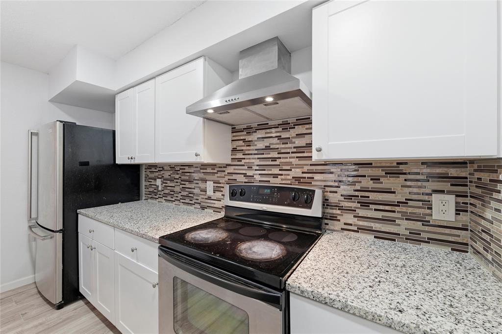12482 Abrams Road, Unit 1327 Dallas, TX 75243 - Photo 10 of 32 a kitchen with a stove and a refrigerator