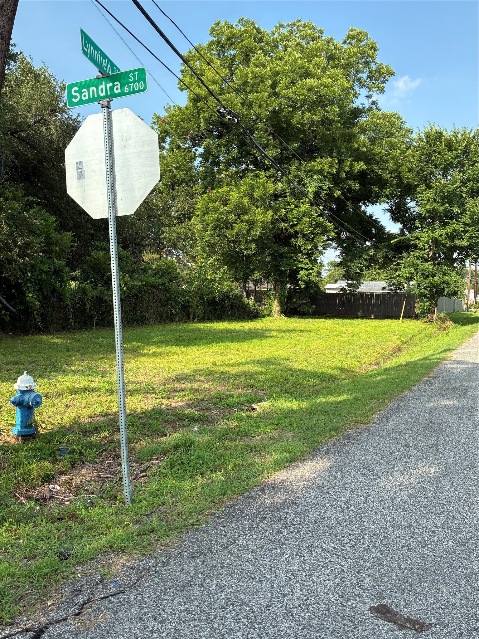 6700 Sandra Street Houston, TX 77028 - Photo 3 of 7 Right Side