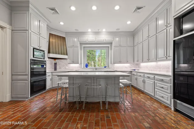 $3,000,000 | 12425 North Marcus Road, Abbeville, LA 70510