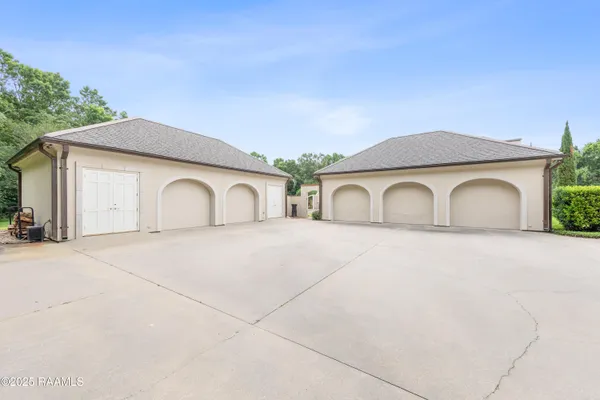 $3,000,000 | 12425 North Marcus Road, Abbeville, LA 70510