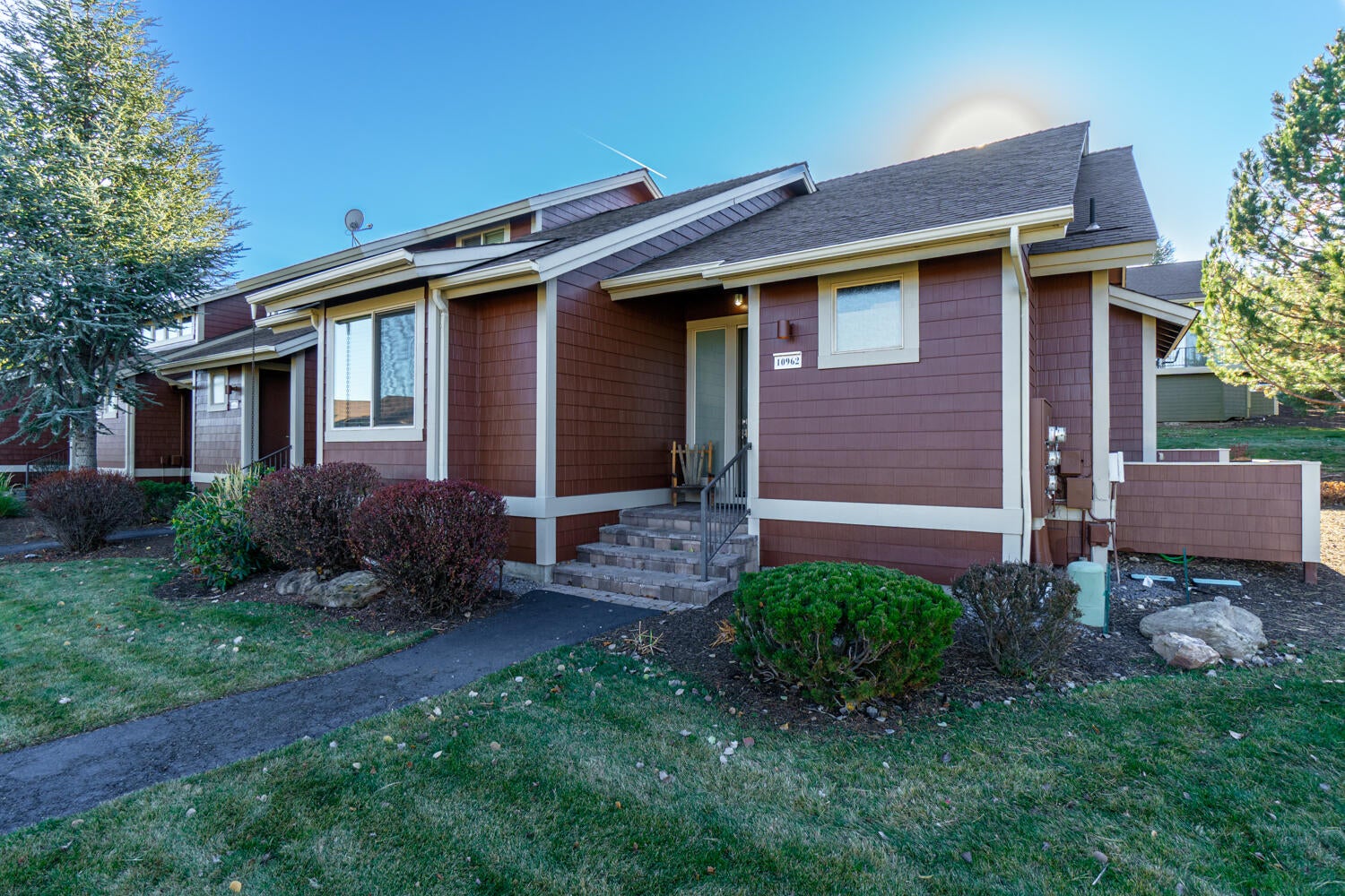 10962 Village Loop Redmond, OR 97756 - Photo 2 of 39 10962-020