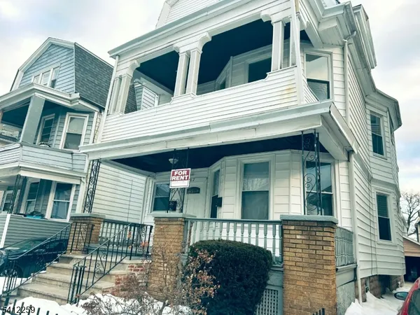 $2,300 | 262 South Burnet Street, Unit 2, East Orange, NJ 07018