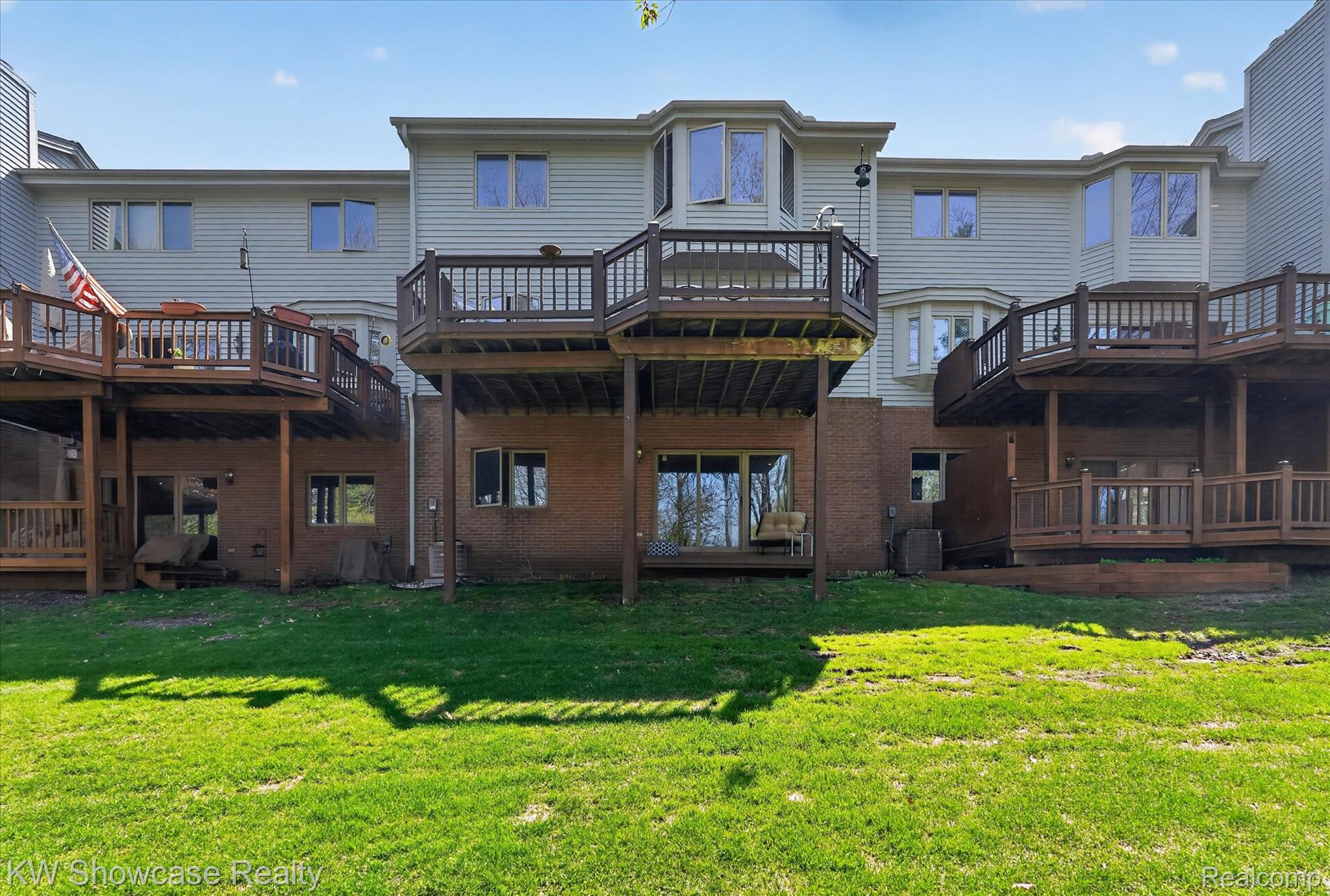 6626 Ridgeview Drive Clarkston, MI 48346 - Photo 32 of 35 Nice looking unit!