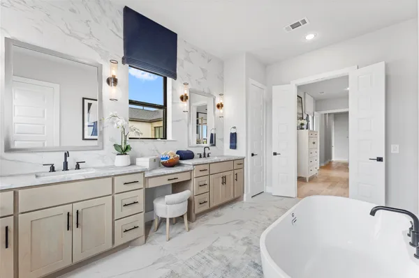 $938,785 | 2001 Whispering Oaks Lane, Waller, TX 77484