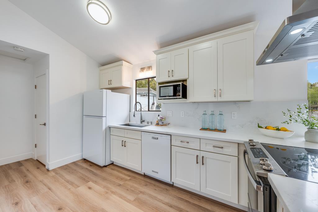 139 Bennett Road Aptos, CA 95003 - Photo 9 of 38 Gallery Image 9