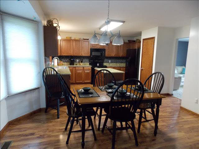 9152 Cedar Ridge Lane Temperance, MI 48182 - Photo 9 of 20 Kitchen Eat-in area
