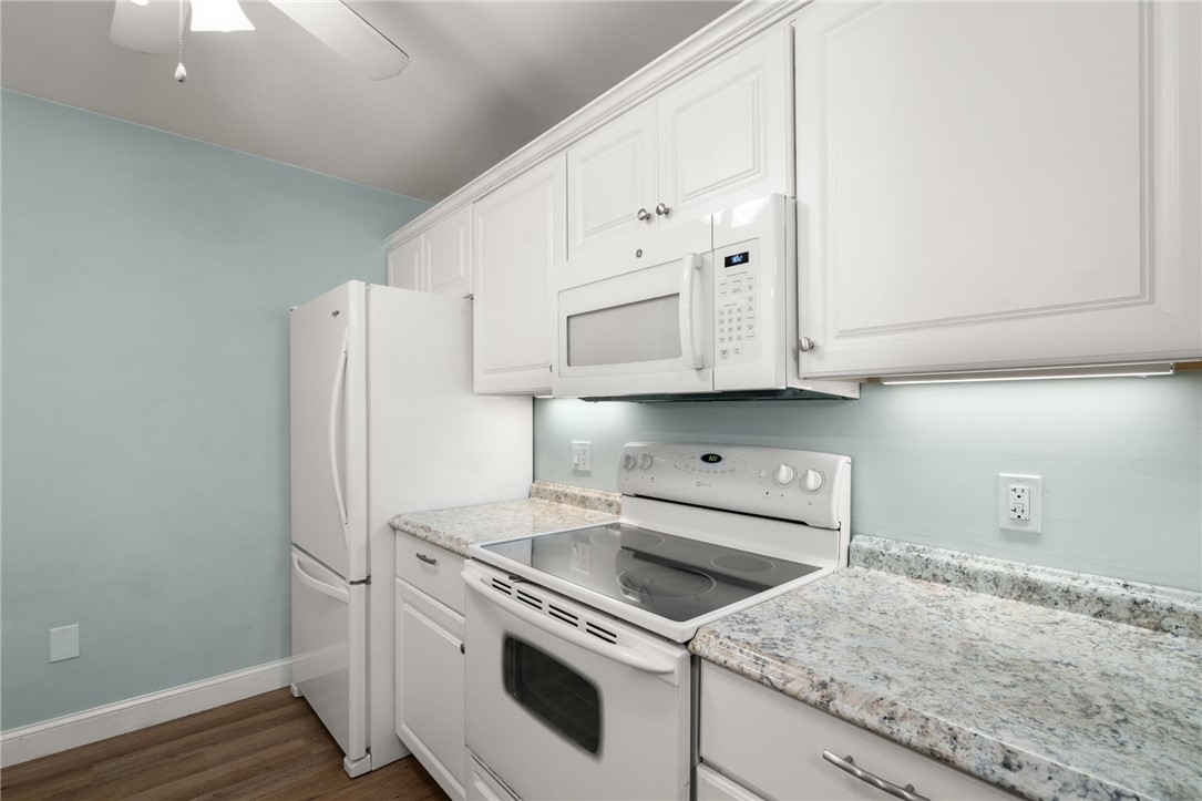 349 Main Road, Unit 102 Tiverton, RI 02878 - Photo 6 of 33