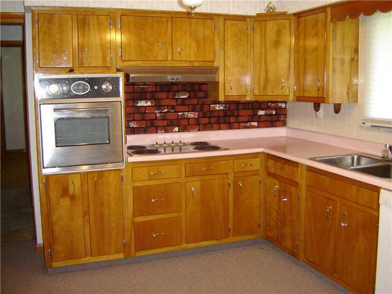 745 Maple Street Harwick, PA 15049 - Photo 3 of 7 Kitchen.