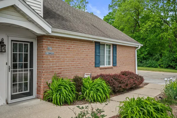 $269,900 | S77-w19405 Lakewood Drive, Muskego, WI 53150