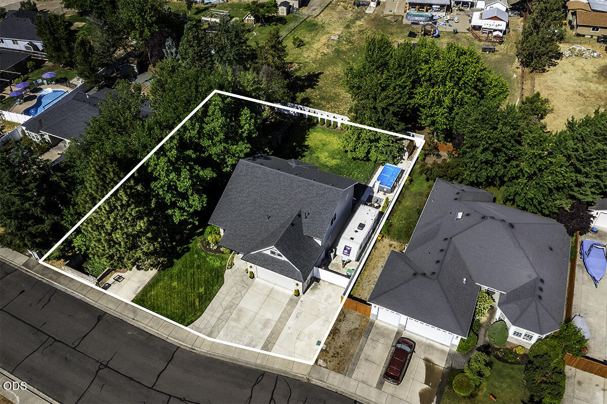 861 Mendolia Way Central Point, OR 97502 - Photo 2 of 35