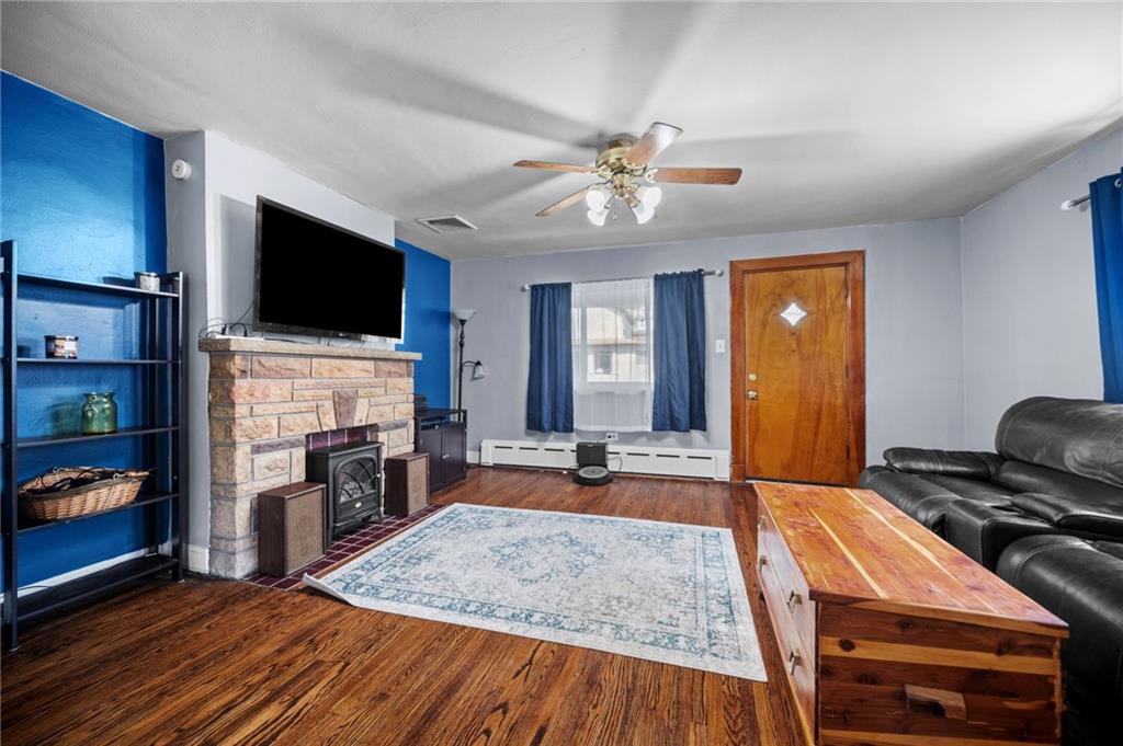 409 Cubbage Street Carnegie, PA 15106 - Photo 3 of 47