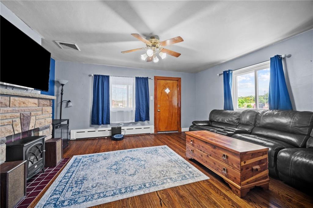 409 Cubbage Street Carnegie, PA 15106 - Photo 4 of 47