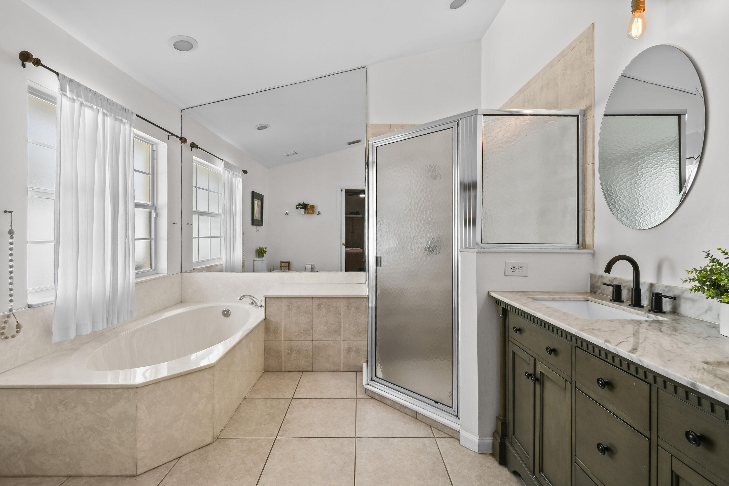 6366 Barbara Street Jupiter, FL 33458 - Photo 27 of 48 Primary Ensuite