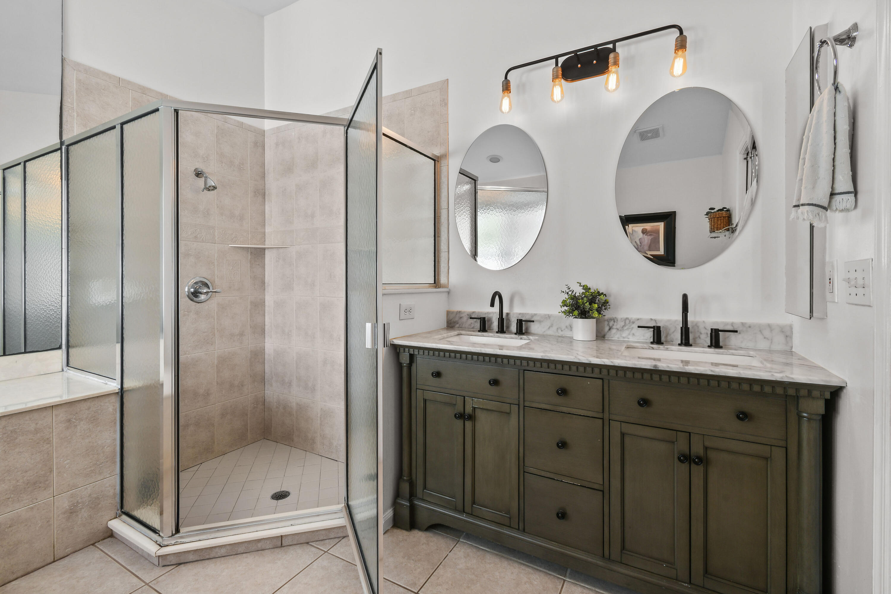 6366 Barbara Street Jupiter, FL 33458 - Photo 28 of 48 Primary Ensuite