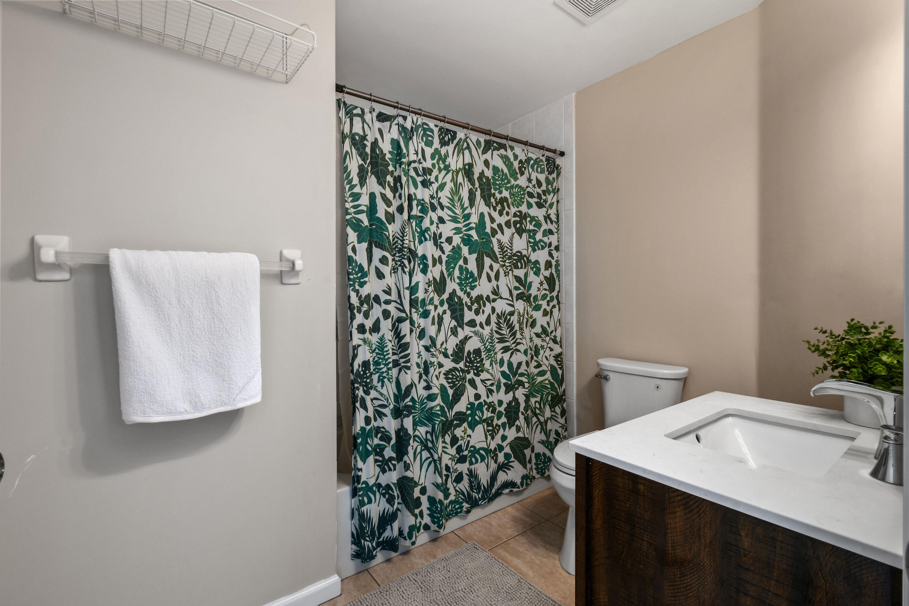 6366 Barbara Street Jupiter, FL 33458 - Photo 35 of 48 Bathroom 2