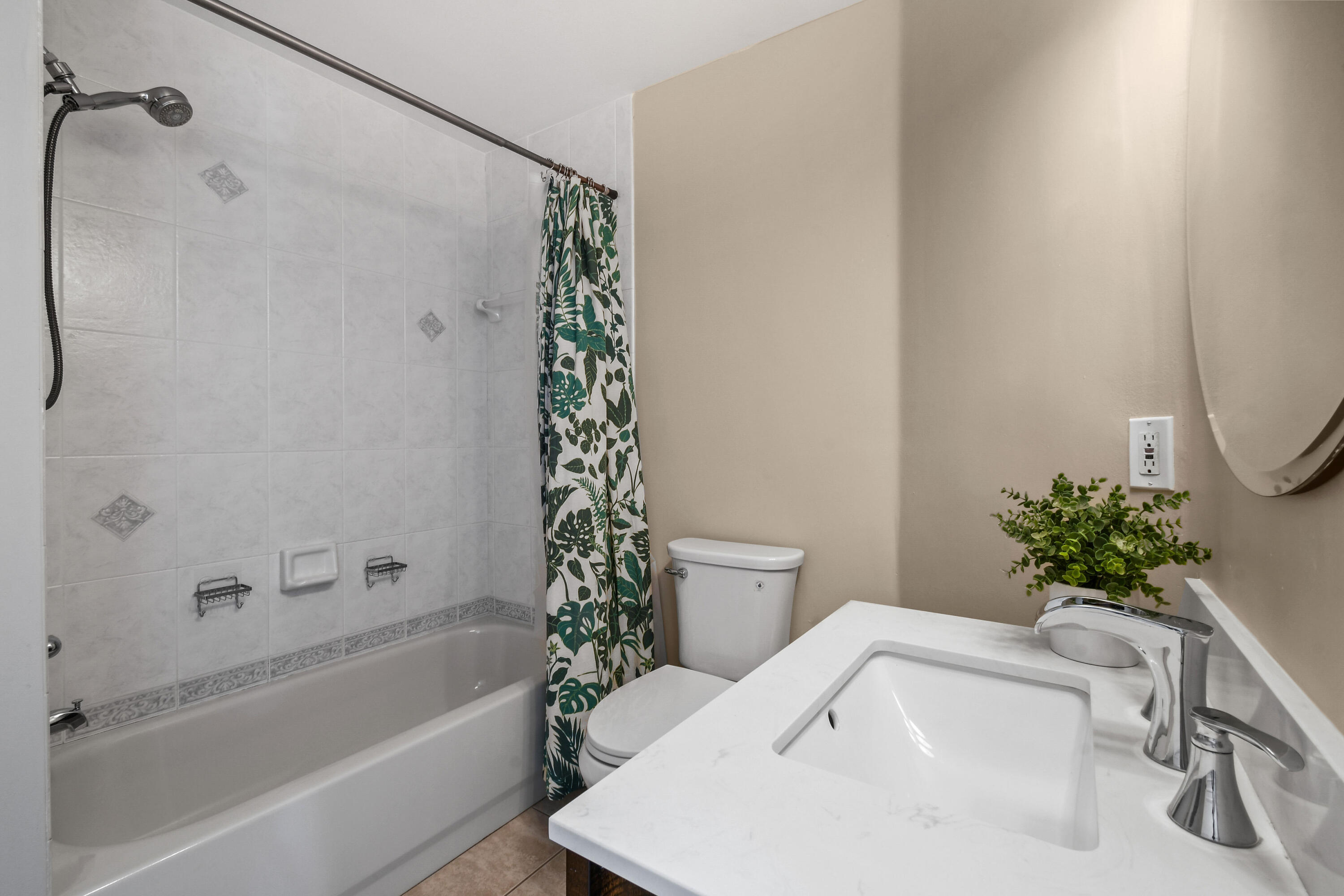 6366 Barbara Street Jupiter, FL 33458 - Photo 36 of 48 Bathroom 2