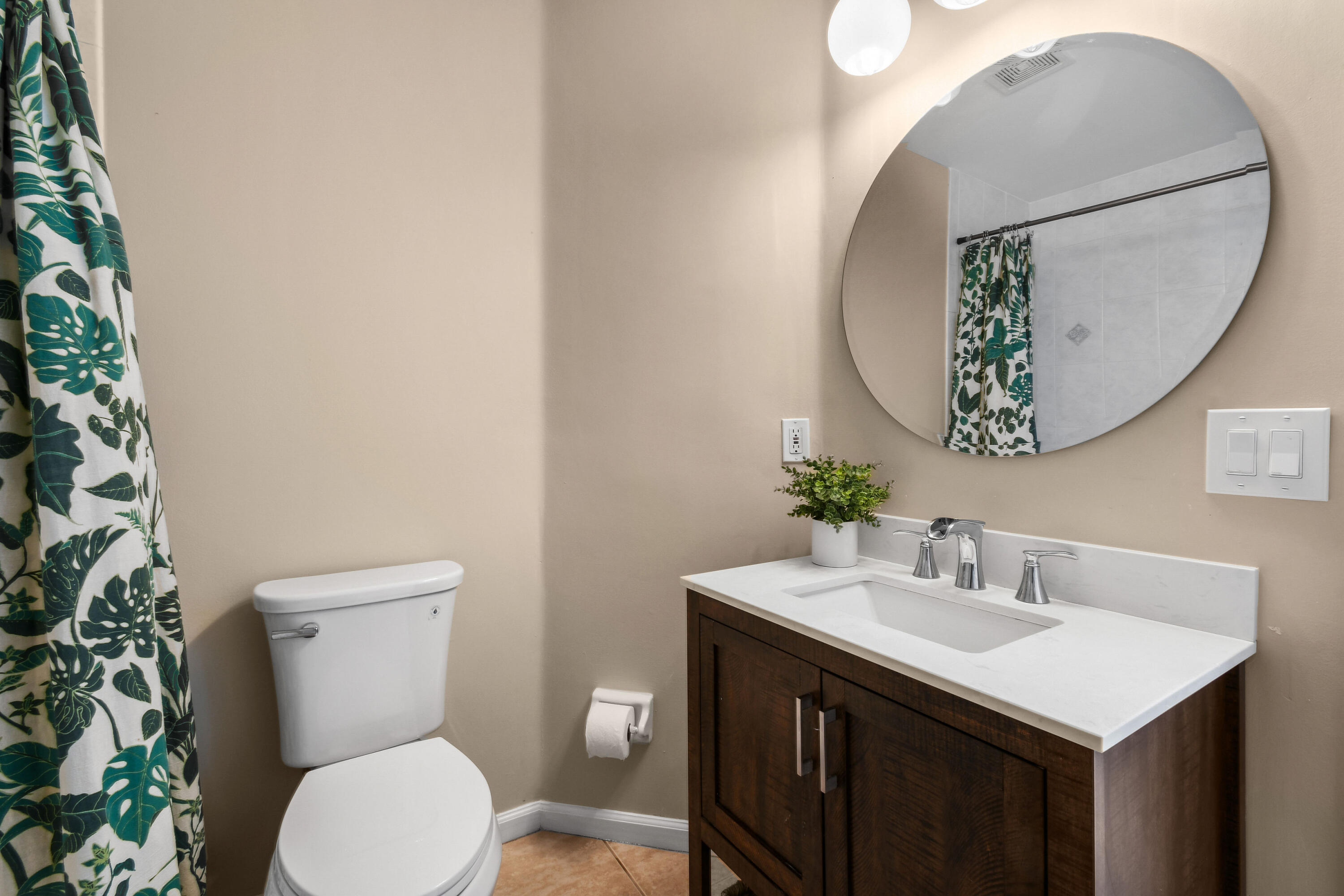 6366 Barbara Street Jupiter, FL 33458 - Photo 37 of 48 Bathroom 2