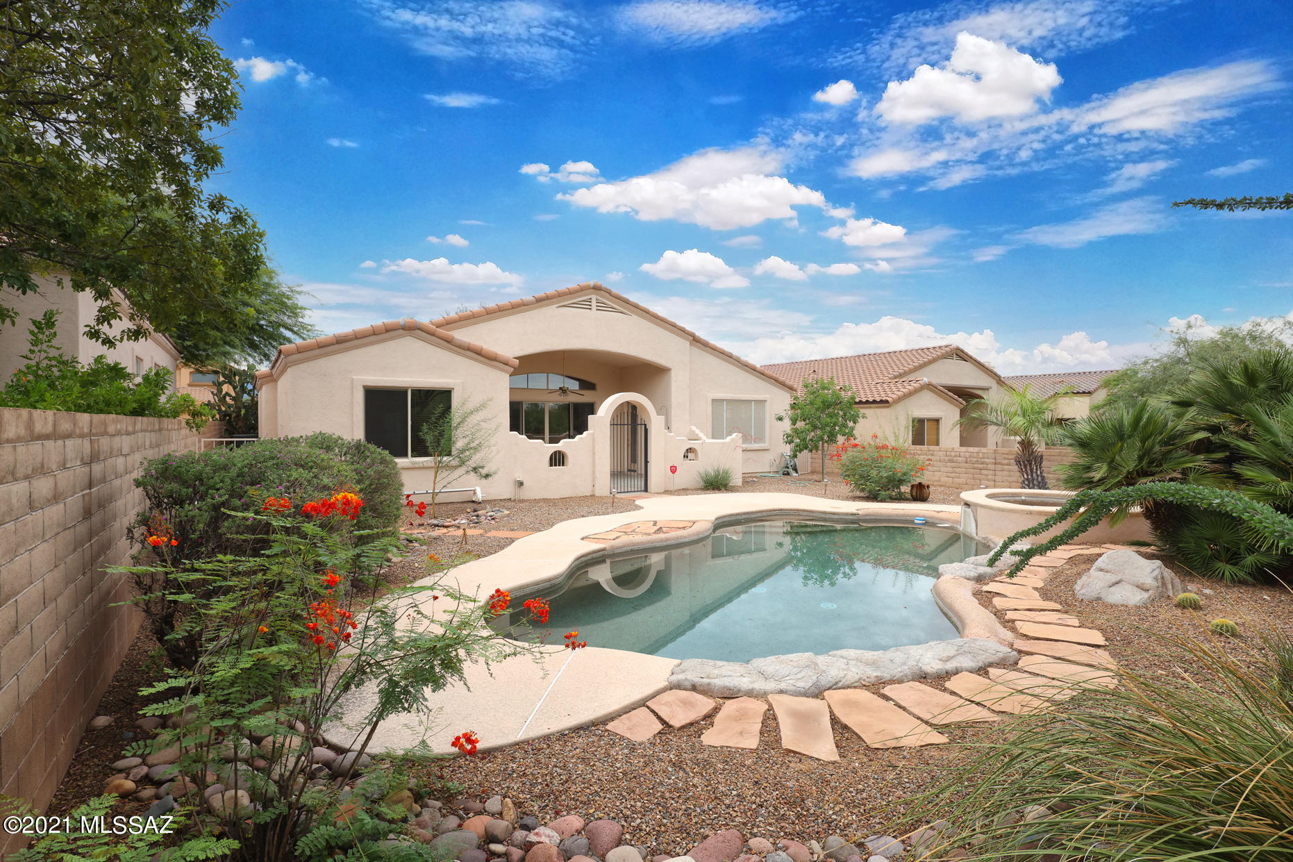 5201 Spring View Drive Tucson, AZ 85749 - Photo 1 of 43