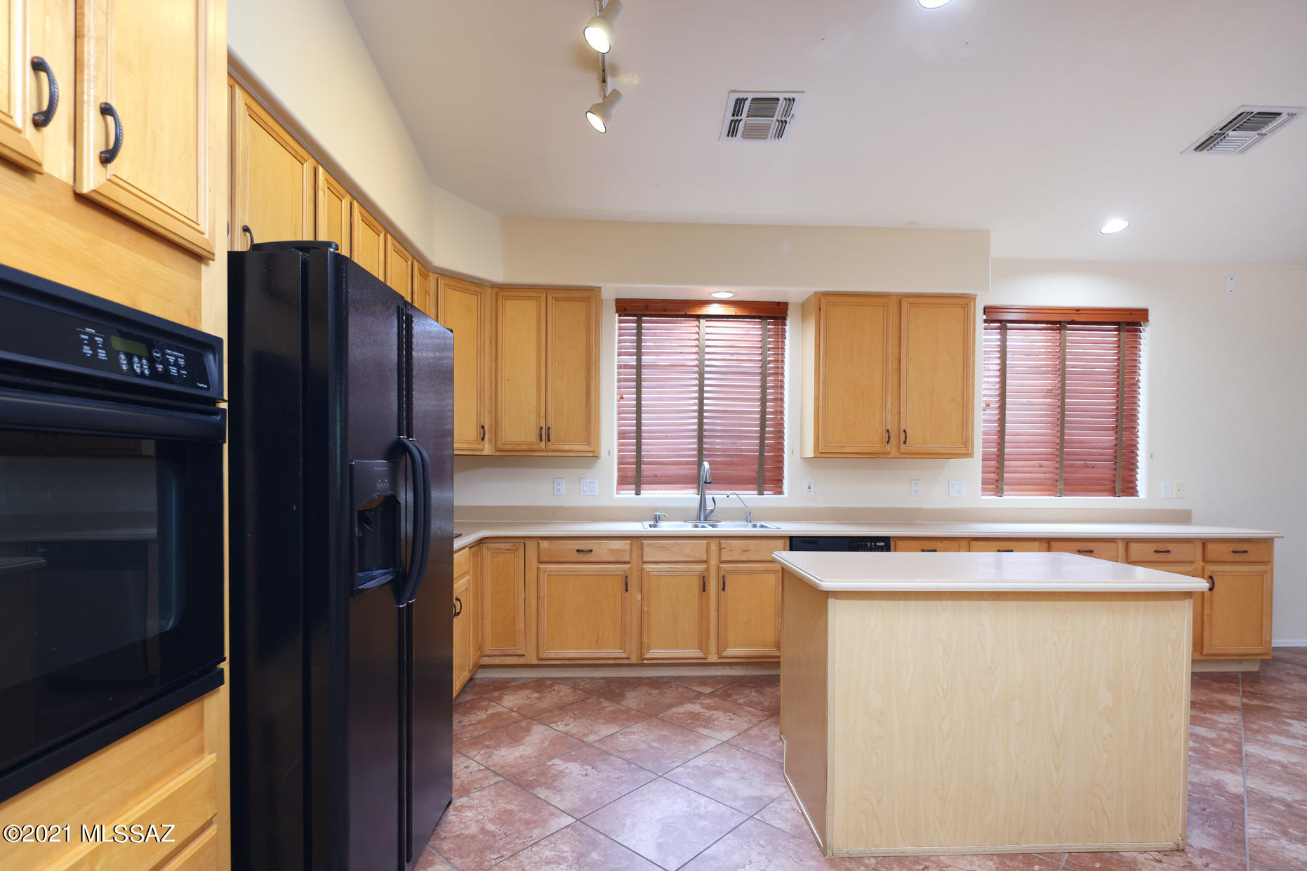 5201 Spring View Drive Tucson, AZ 85749 - Photo 10 of 43