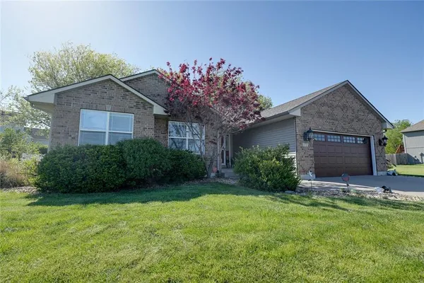 $425,000 | 991 Moore Place, Odessa, MO 64076