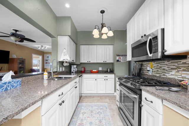 $259,900 | 3640 North Shore Drive, Moline, IL 61265