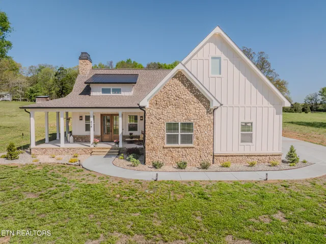 $820,000 | 818 Sophie Drive, Greenback, TN 37742