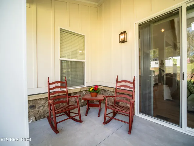 $820,000 | 818 Sophie Drive, Greenback, TN 37742