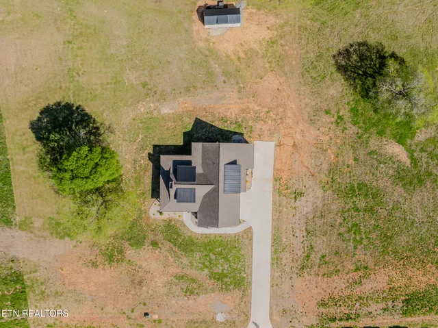 $820,000 | 818 Sophie Drive, Greenback, TN 37742