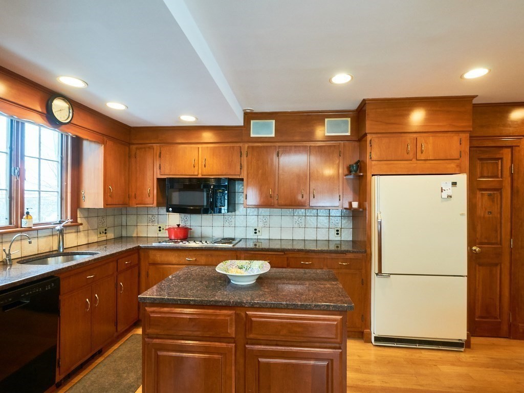 42 Elizabeth Road Belmont, MA 02478 - Photo 10 of 35 Gallery Image 10