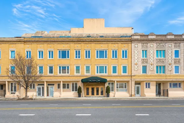 $129,999 | 6337 Roosevelt Road, Unit 107, Berwyn, IL 60402