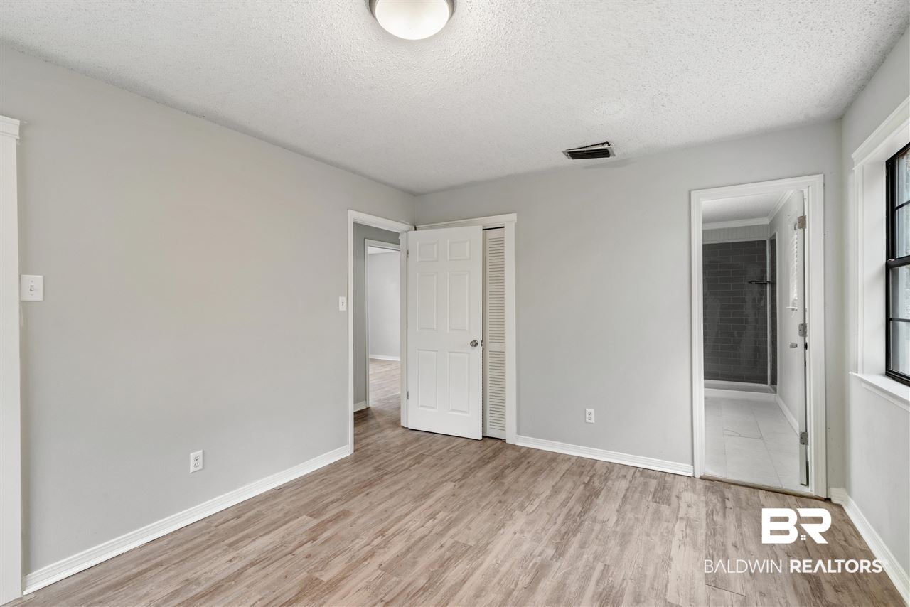 333 Ridgewood Drive Daphne, AL 36526 - Photo 15 of 29