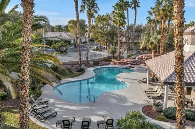 $759,995 | 114 Weatherwood Court, Henderson, NV 89074