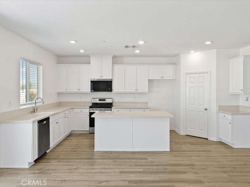 7561 Baerss Road Riverside, CA 92507 - Photo 9 of 34 NEW KITCHEN CABINETS