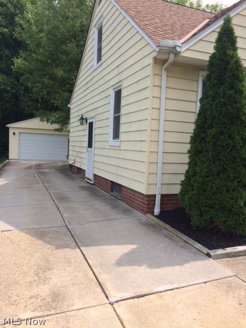 2619 Rockefeller Road Wickliffe, OH 44092 - Photo 3 of 33