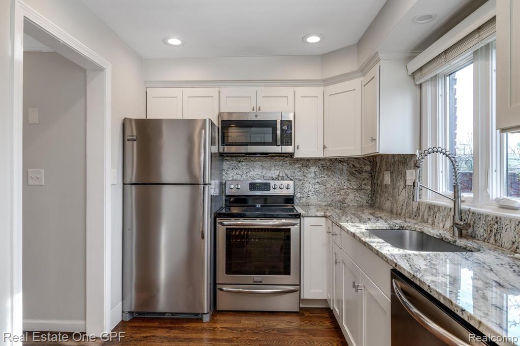 1708 Vernier Road Grosse Pointe Woods, MI 48236 - Photo 15 of 43