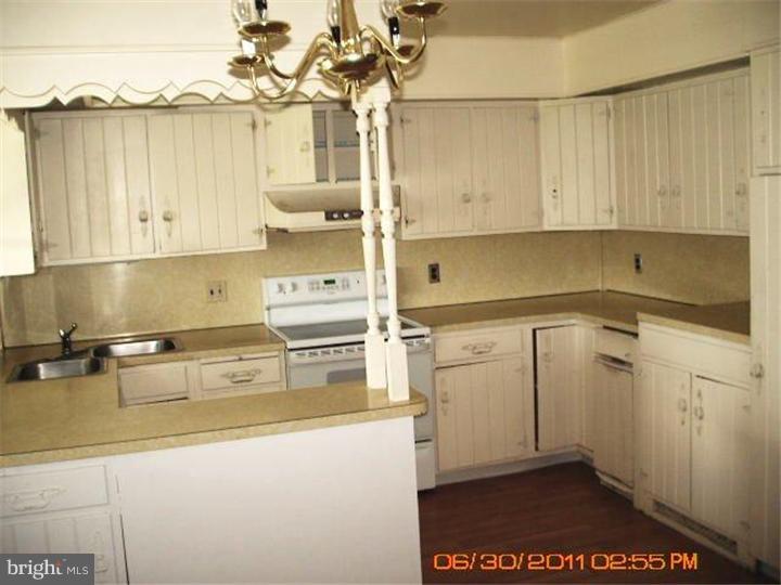 21 Incurve Road Levittown, PA 19057 - Photo 3 of 11 Kitchen