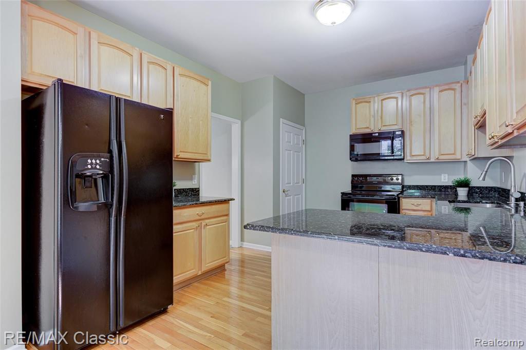 41620 Mitchell Road Novi, MI 48377 - Photo 17 of 40