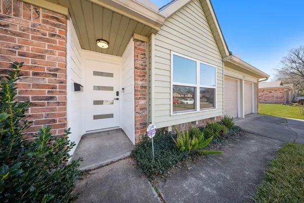 $2,300 | 9115 Tanager Street, Houston, TX 77036