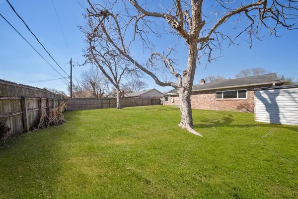 $2,300 | 9115 Tanager Street, Houston, TX 77036