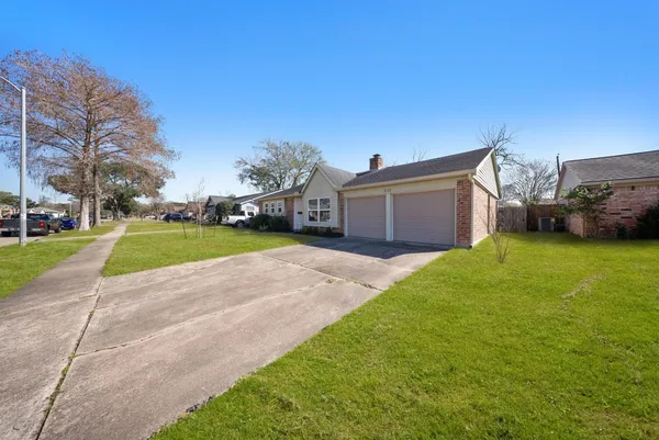 $2,300 | 9115 Tanager Street, Houston, TX 77036