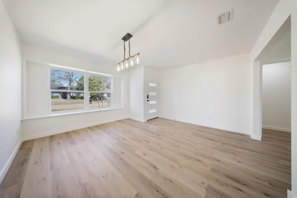 $2,300 | 9115 Tanager Street, Houston, TX 77036