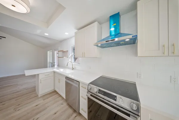 $2,300 | 9115 Tanager Street, Houston, TX 77036