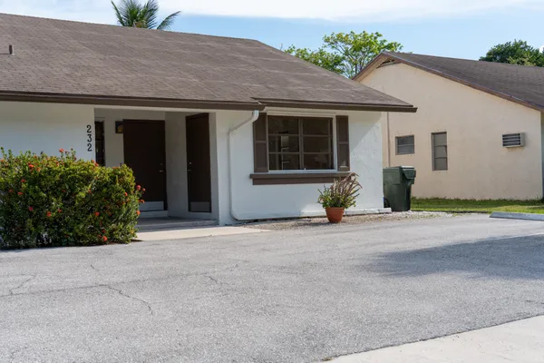 $2,850 | 230 Southwest 1st Street, Boca Raton, FL 33432