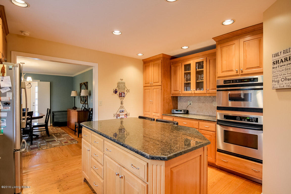 2400 Tuckaho Road Louisville, KY 40207 - Photo 10 of 31 0028