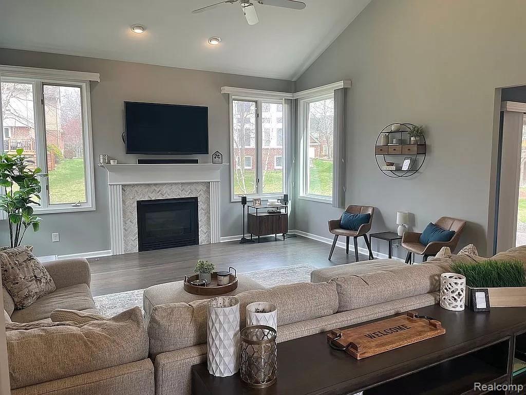 1669 Chase Drive Rochester, MI 48307 - Photo 2 of 35 1669ChaseDr_21335_2.jpeg