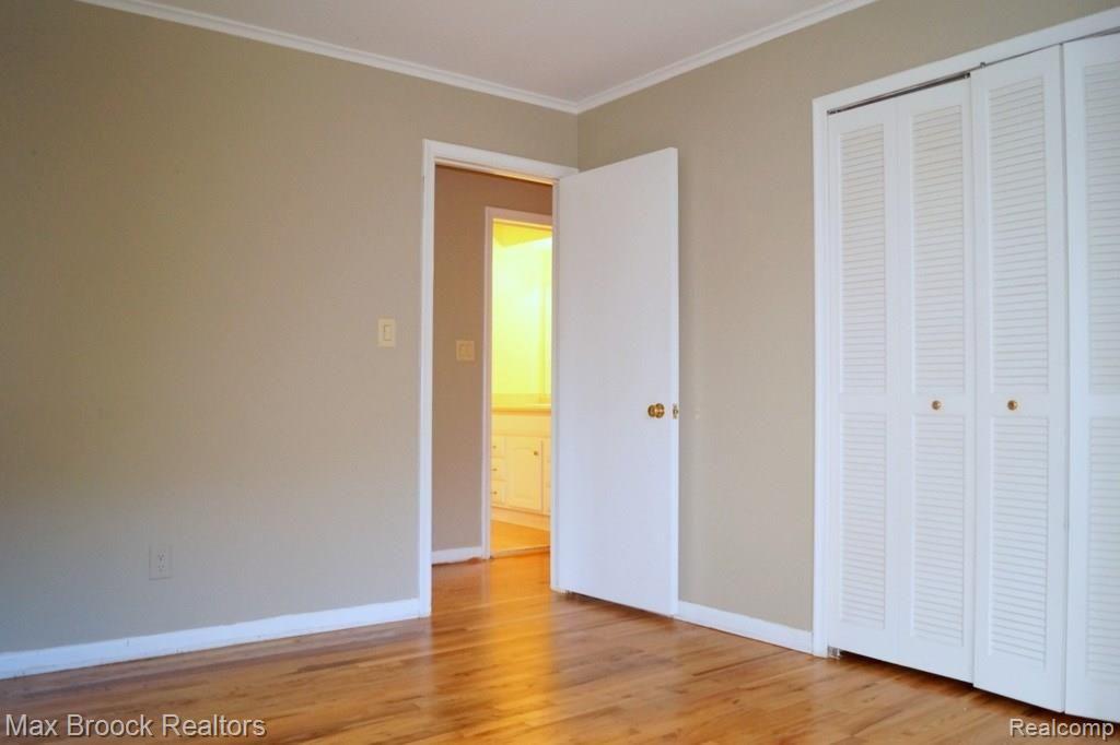 4041 West Maple Road, Unit 201 Bloomfield Hills, MI 48301 - Photo 10 of 16 10.JPG